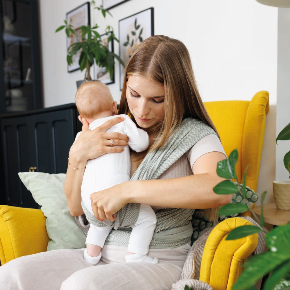 Tragen im Tragetuch bei Krankheit: Nähe fürs Baby