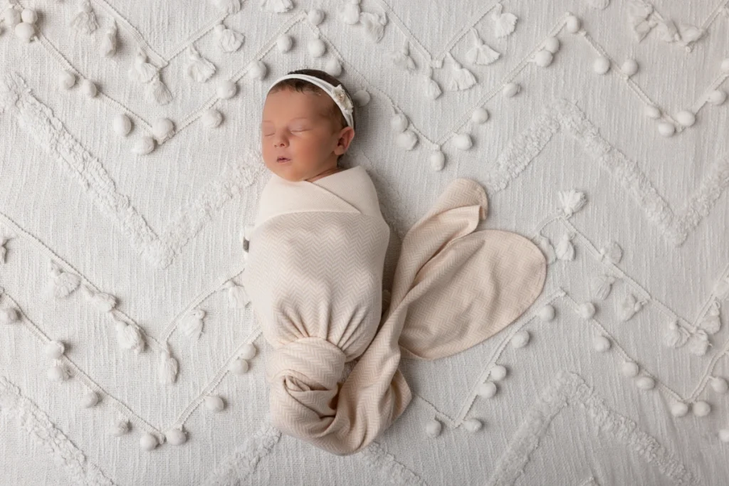 Viele frischgebackene Eltern fragen sich - Wie kann mein Baby ruhig und sicher schlafen